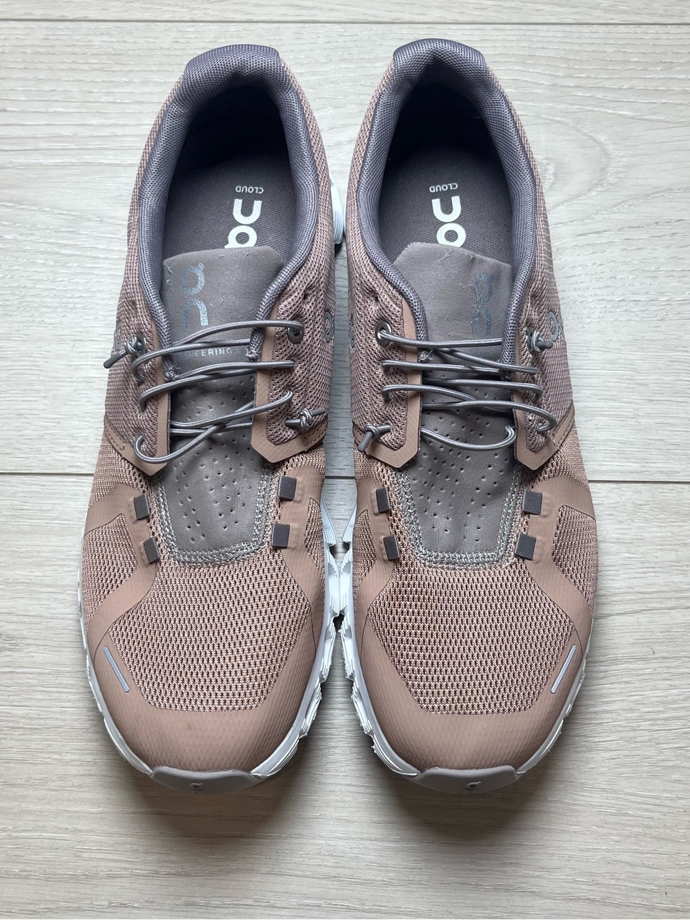On Running Cloud women’s size 11 Sneaker in rosebrown